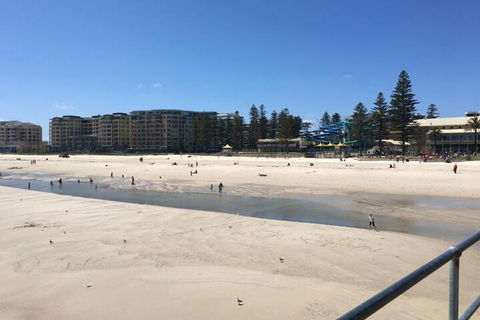 Beachside Luxury Getaway In Glenelg - Surfers Gold Coast 2