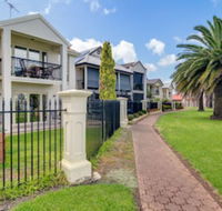 Port Adelaide Harbourside Home - Surfers Gold Coast