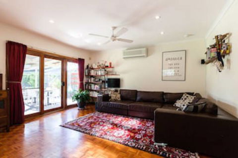 KELLY, 3BDR Northcote House - Surfers Gold Coast 0