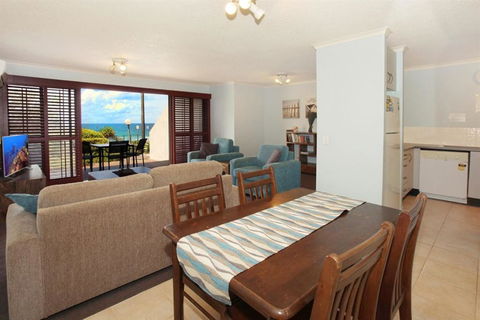 Unit 2 Biriny Lodge 1686 1689 David Low Way Coolum Beach - Surfers Gold Coast 2