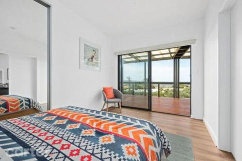 Encounter Beach House With Stunning Views - Surfers Gold Coast 3