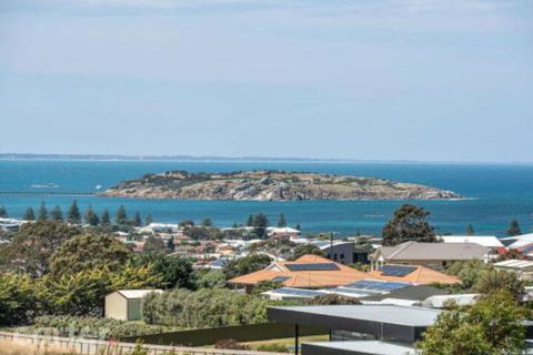Encounter Beach House With Stunning Views - Surfers Gold Coast 0