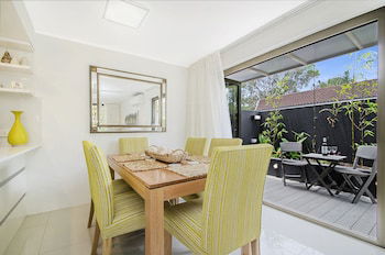 Kananda - Surfers Gold Coast 0