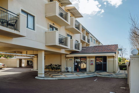 Canning Bridge Auto Lodge - Surfers Gold Coast 1