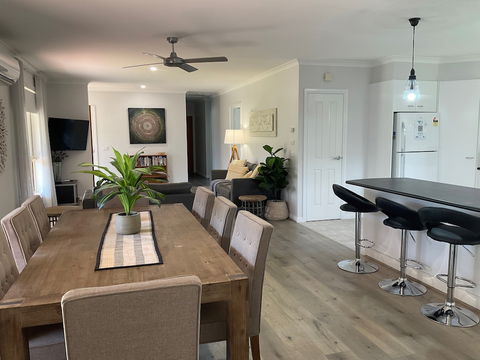 Valley View Townhouse - On The RAIL TRAIL - Surfers Gold Coast 5