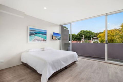 Bondi Beach Studios - Surfers Gold Coast 0