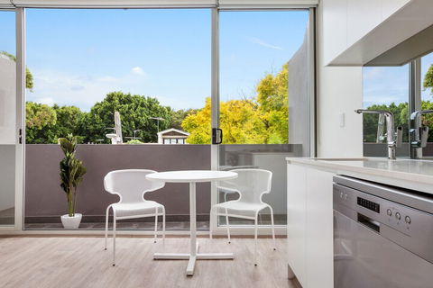 Bondi Beach Studios - Surfers Gold Coast 4