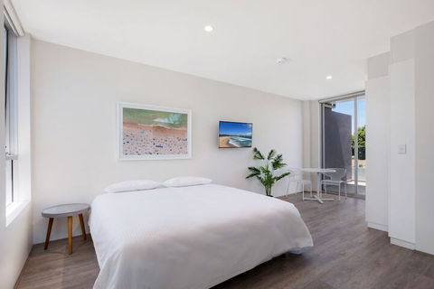 Bondi Beach Studios - Surfers Gold Coast 1