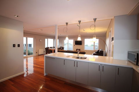 Sunny Sandy Bay Apartment - Surfers Gold Coast 4