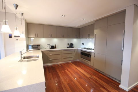 Sunny Sandy Bay Apartment - Surfers Gold Coast 3