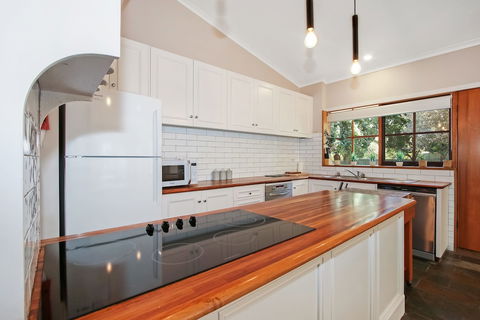 Porepunkah Elms - Surfers Gold Coast 2