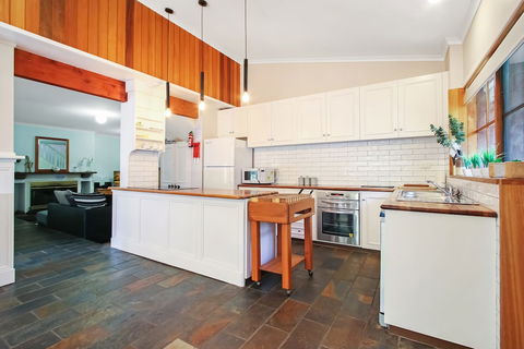 Porepunkah Elms - Surfers Gold Coast 1