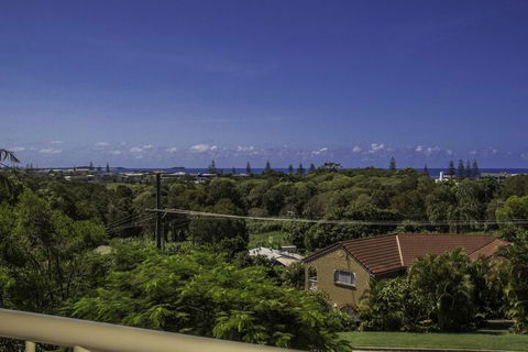 KINGSCLIFF HOLIDAY HOME On The HILL SYDS VIEW - Surfers Gold Coast 1