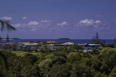 KINGSCLIFF HOLIDAY HOME On The HILL SYDS VIEW - Surfers Gold Coast 2