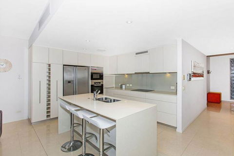 KINGSCLIFF OCEAN FRONT TERRACE 4 - Surfers Gold Coast 4