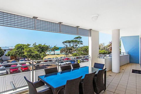KINGSCLIFF OCEAN FRONT TERRACE 4 - Surfers Gold Coast 1