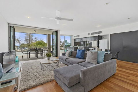 KINGSCLIFF NOR NOR EAST 101 On MARINE PARADE - Surfers Gold Coast 2