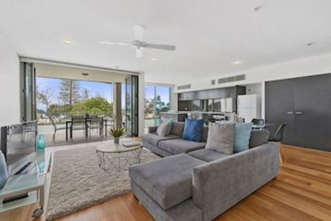 KINGSCLIFF NOR NOR EAST 101 On MARINE PARADE - Surfers Gold Coast 0