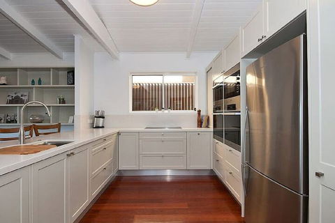 Hedges Avenue Beach House - Surfers Gold Coast 7