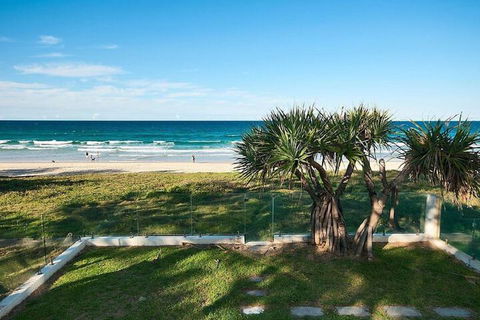 Hedges Avenue Beach House - Surfers Gold Coast 4