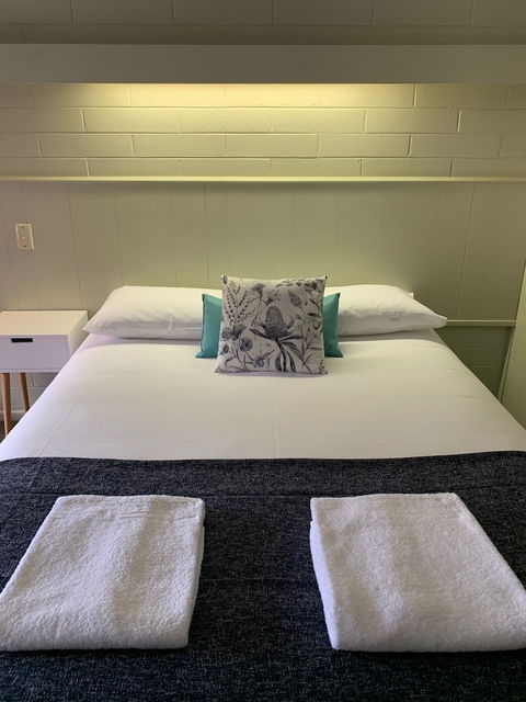Finley Country Club Hotel Motel - Surfers Gold Coast 2