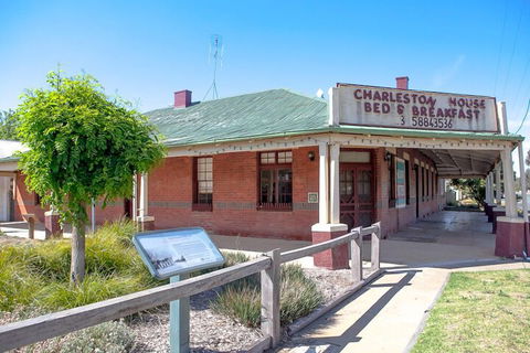 Charleston House - Mathoura - Surfers Gold Coast 1