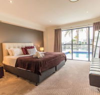 T E Peters Waterfront Holiday Home - Surfers Gold Coast