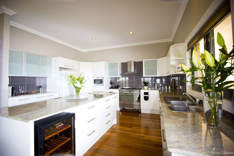 Paradise Hill - Surfers Gold Coast 1