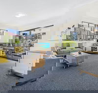 Beachside Delight Near Convention Centre - Surfers Gold Coast