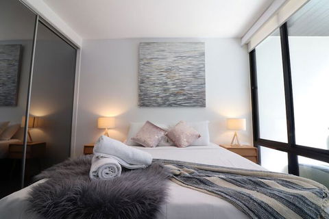Queen Of Northcote Views Rejuvenate Stays - Surfers Gold Coast 1