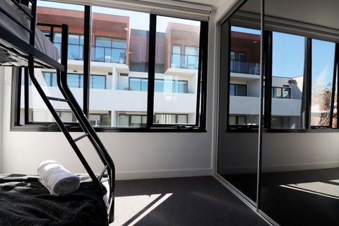 Queen Of Northcote Views Rejuvenate Stays - Surfers Gold Coast 6