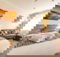 Ocean Sunset Glenelg Central Studio Apt - Surfers Gold Coast