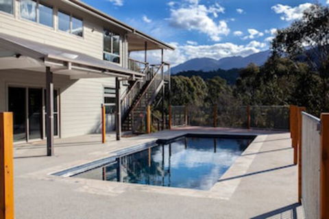 Dreaming Of The Buckland - Surfers Gold Coast 0