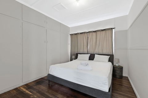 EJ Homes At The Entrance - Surfers Gold Coast 3