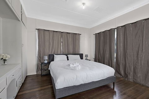 EJ Homes At The Entrance - Surfers Gold Coast 6