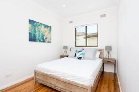 EJ Homes At The Entrance - Surfers Gold Coast 1