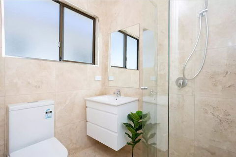 EJ Homes At The Entrance - Surfers Gold Coast 7