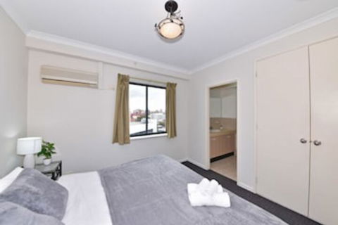 East Perth 2 X 1 Trendy Apartment - Surfers Gold Coast 5