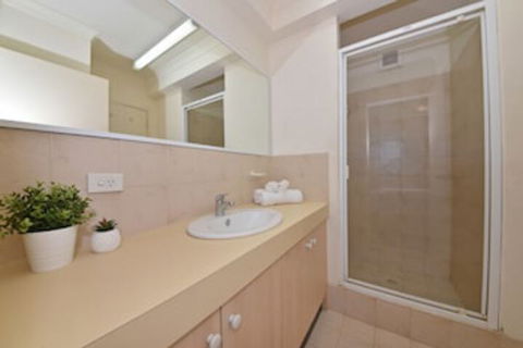 East Perth 2 X 1 Trendy Apartment - Surfers Gold Coast 4
