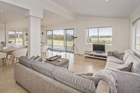 Margaret River Farmhouse - Surfers Gold Coast 0