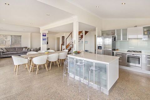 Margaret River Farmhouse - Surfers Gold Coast 2