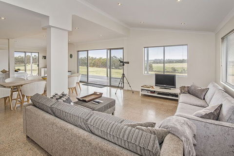 Margaret River Farmhouse - Surfers Gold Coast 4