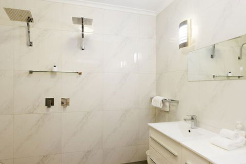 The Penthouse Port Douglas - Surfers Gold Coast 7