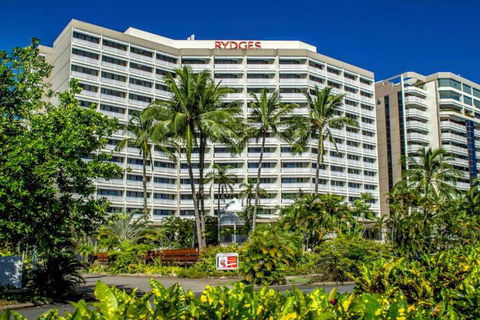 Cairns Luxury Waterfront Apartment - Surfers Gold Coast 2
