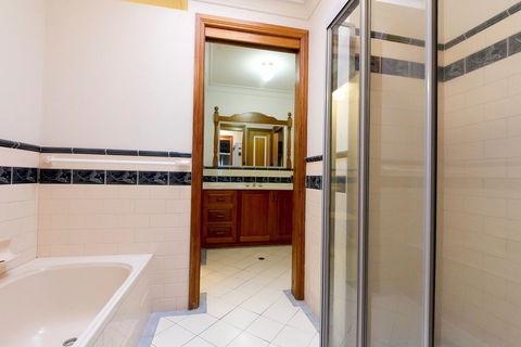 Birchgrove Terrace Unit 3 - Surfers Gold Coast 1