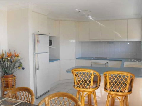 Hi Surf Unit 2 92 Head Street Forster - Surfers Gold Coast 2