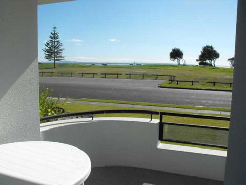 Hi Surf Unit 2 92 Head Street Forster - Surfers Gold Coast 6