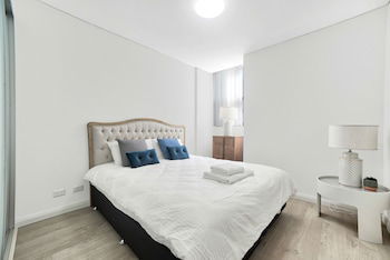 Elegant 2 Bedroom Terrace In Premium Condition - Surfers Gold Coast 6