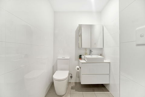 Elegant 2 Bedroom Terrace In Premium Condition - Surfers Gold Coast 2