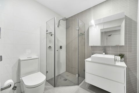 Elegant 2 Bedroom Terrace In Premium Condition - Surfers Gold Coast 3